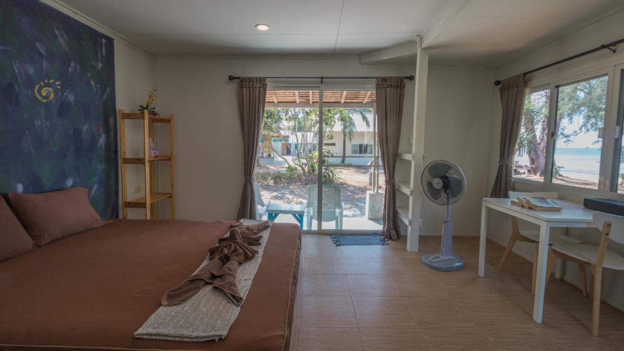 Phayam Friends Hotell Koh Phayam Exteriör bild