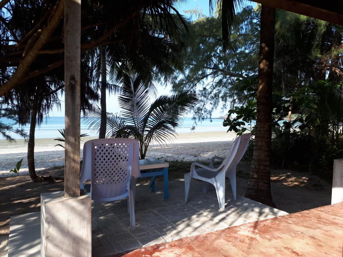 Phayam Friends Hotell Koh Phayam Exteriör bild