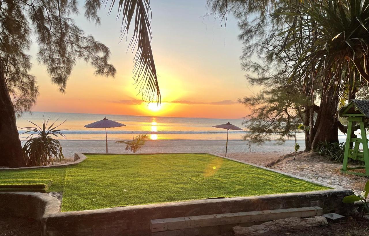 Phayam Friends Hotell Koh Phayam Exteriör bild