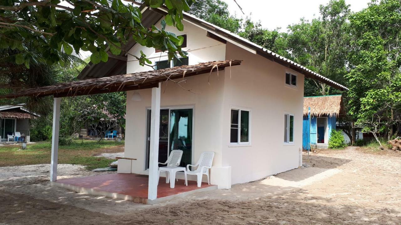 Phayam Friends Hotell Koh Phayam Exteriör bild